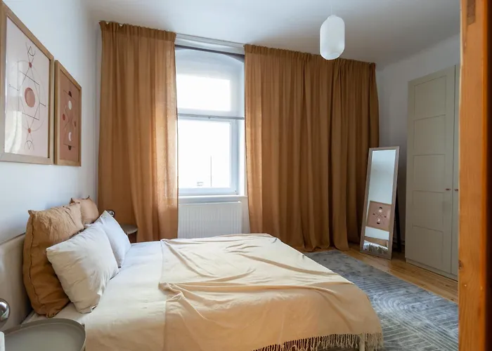 Roomsy Broniewskiego