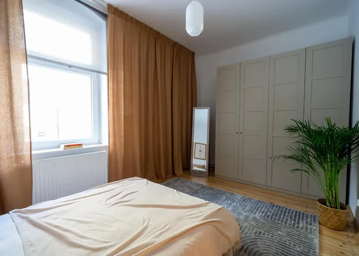 Roomsy Broniewskiego